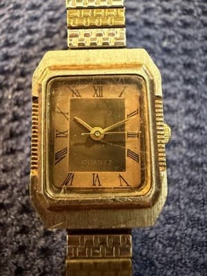 Vintage 1980s Betty's Import Ladies Gold Tone Running Quartz Watch Hong Kong - Thumbnail 3