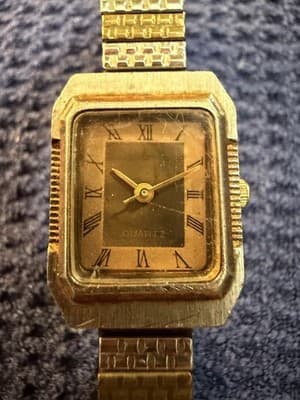 Vintage 1980s Betty's Import Ladies Gold Tone Running Quartz Watch Hong Kong - Thumbnail 2