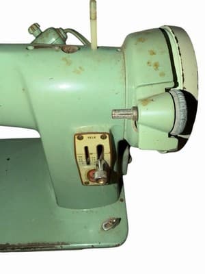 Vintage Singer 185K Sewing Machine w/ Wood Cabinet – Local Pickup - Thumbnail 4