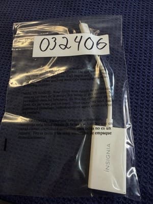 Insignia USB Type C to 4K HDMI Adapter for Macbook Chromebook surface Samsung - Thumbnail 4