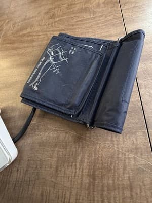 CVS Health Digital Upper Arm Blood Pressure Monitor SYS DIA Pulse w/ Cuff - Thumbnail 3