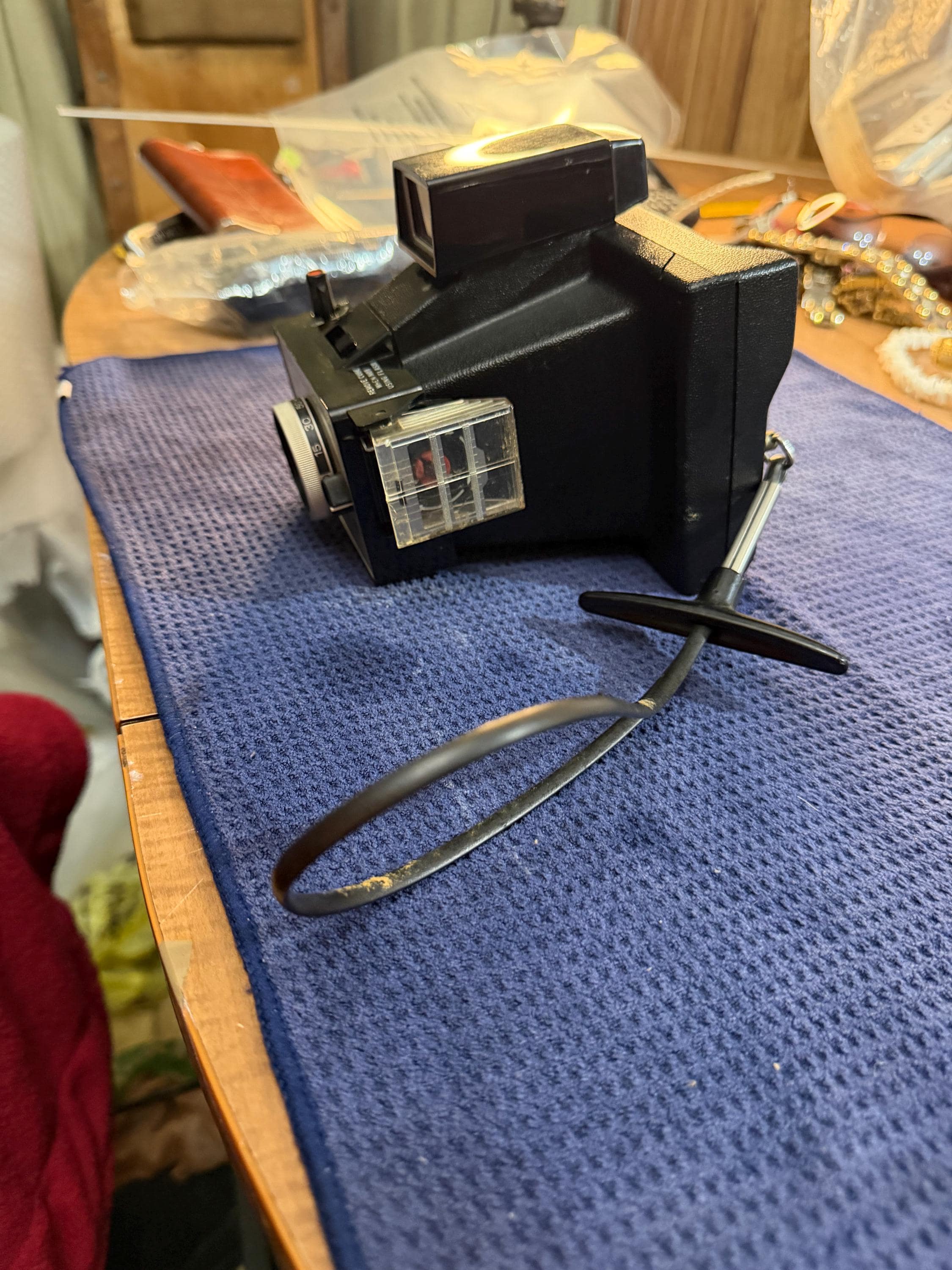 Vintage Polaroid Land Camera Super Colorpack — 1970s Instant Film Camera with Flash Cube & Cold Clip — Display or Collector Piece - Thumbnail 2