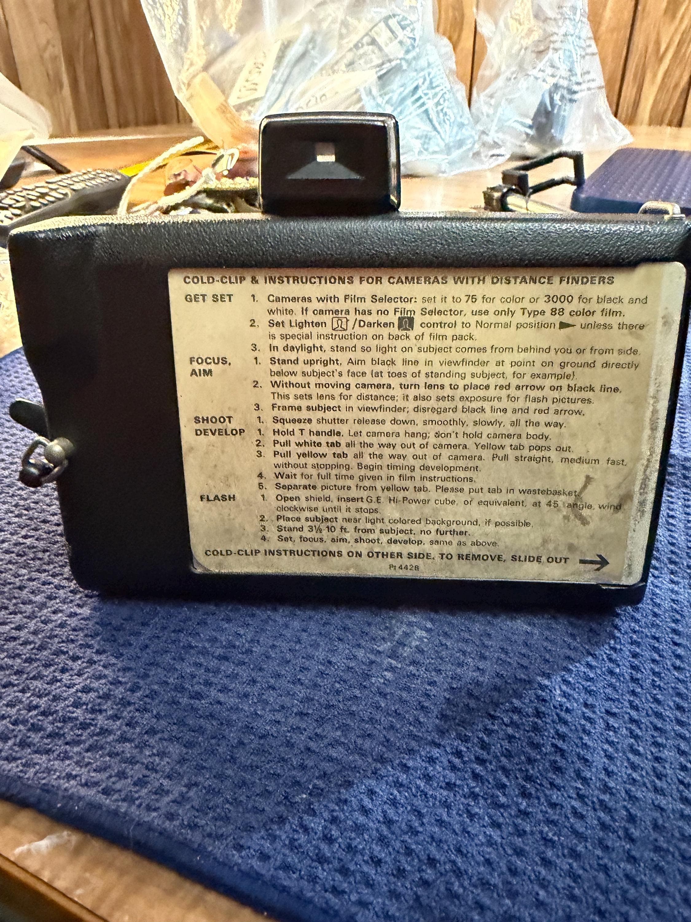 Vintage Polaroid Land Camera Super Colorpack — 1970s Instant Film Camera with Flash Cube & Cold Clip — Display or Collector Piece - Thumbnail 4