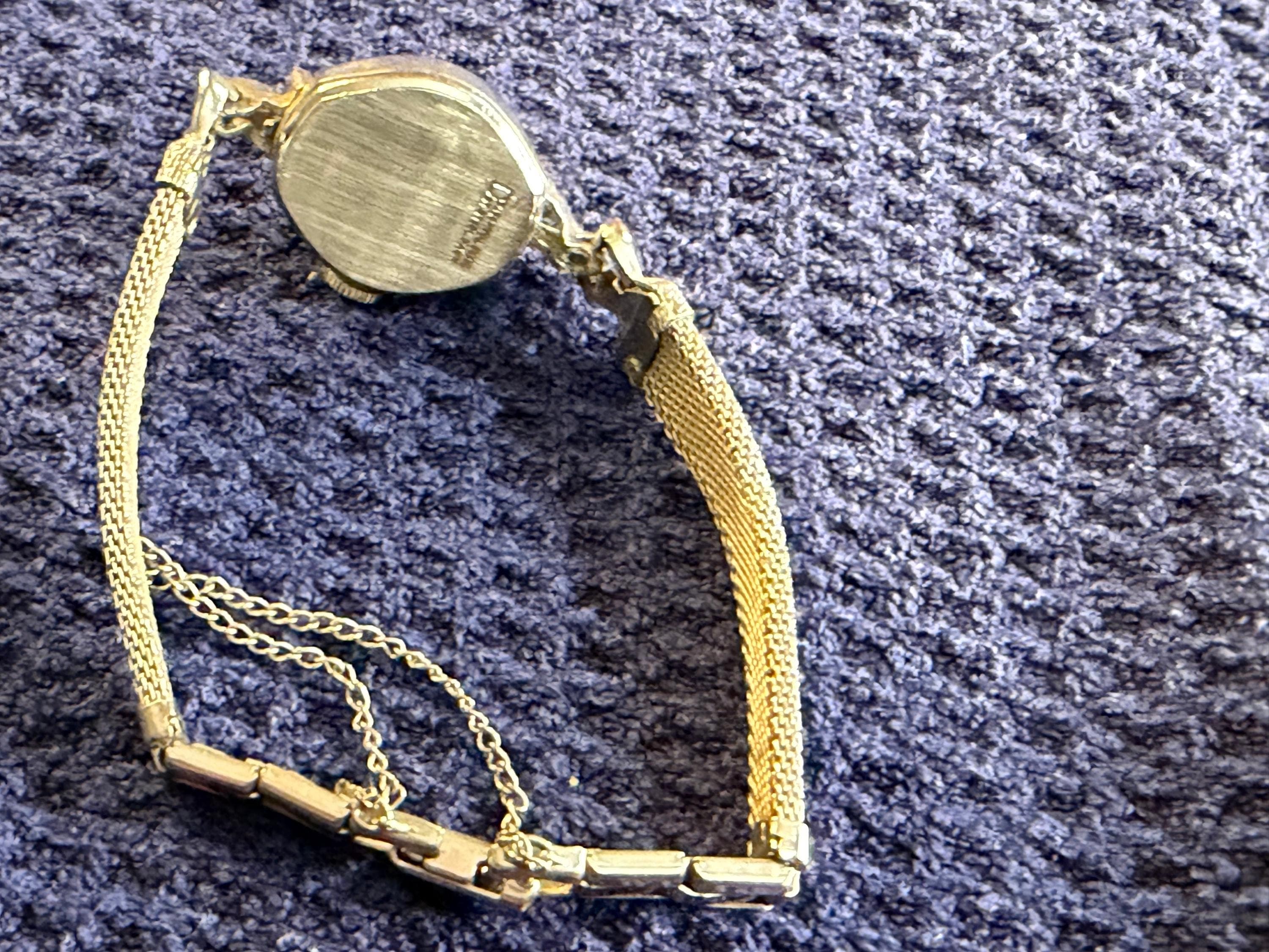 Vintage Bulova 17 Jewels Ladies Silver Tone Cocktail Watch Diamond Accent Floral Lug Mesh Bracelet - Thumbnail 4