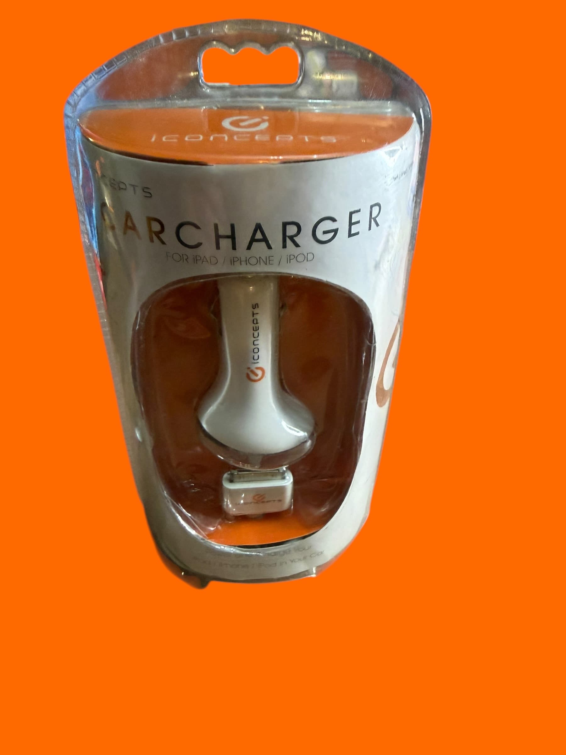 Car Charger for iPad/iPhone/iPod - Image 1