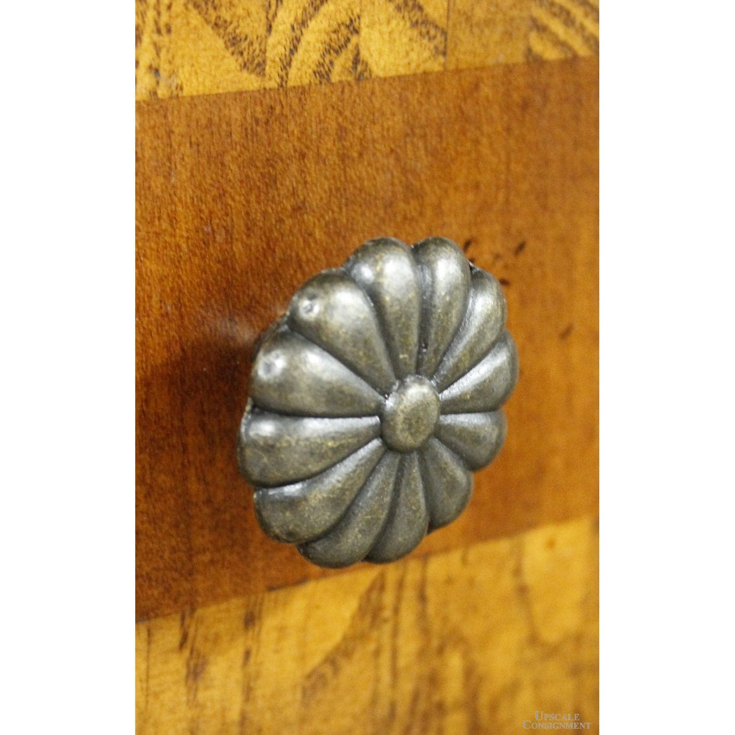 Hammary 'Hidden Treasures' Console Cabinet - Thumbnail 7