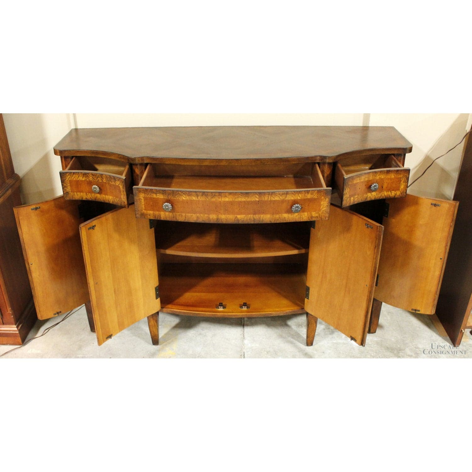 Hammary 'Hidden Treasures' Console Cabinet - Thumbnail 2