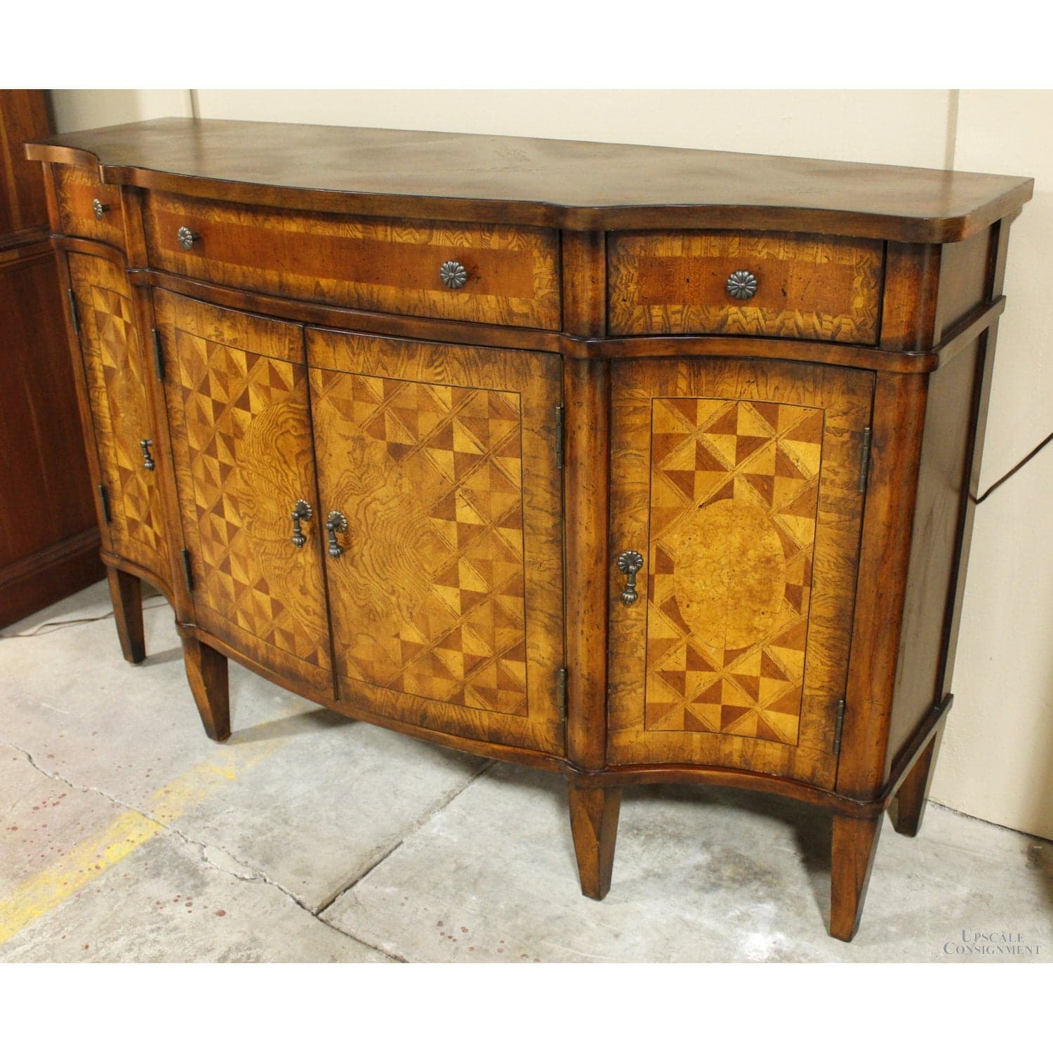 Hammary 'Hidden Treasures' Console Cabinet - Thumbnail 4