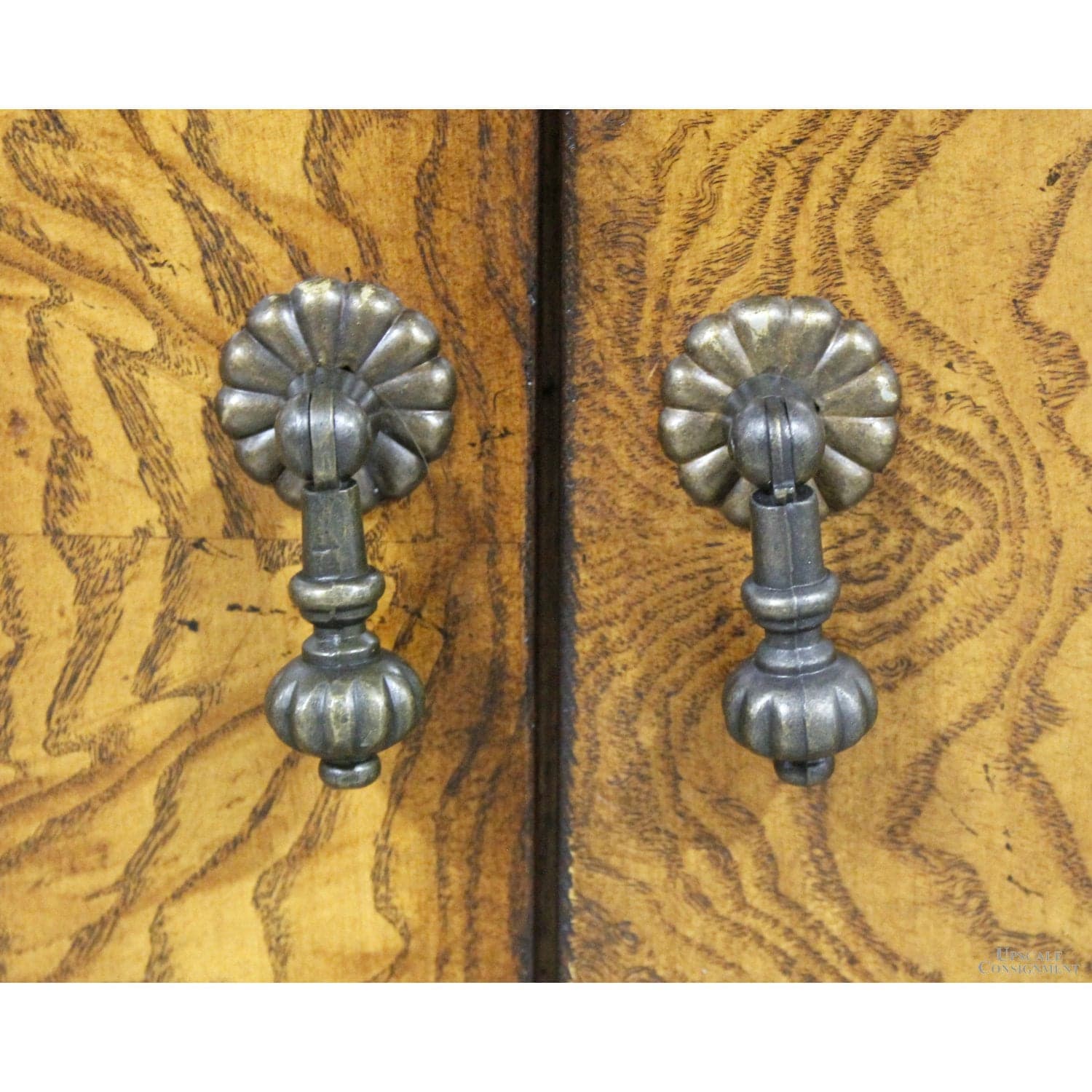 Hammary 'Hidden Treasures' Console Cabinet - Thumbnail 8