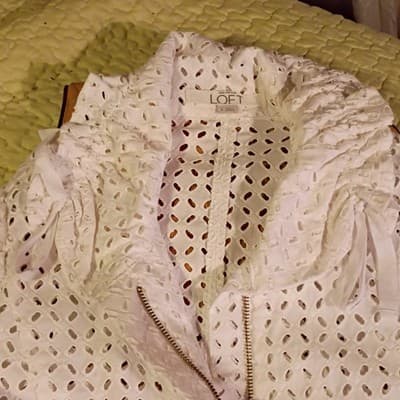 Ann Taylor LOFT Eyelet Zip Jacket White Collared Pockets Ruffle Geometric Sz 4 - Thumbnail 5