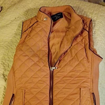 Love Tree Quilted Peach Vest Women’s Small Full Zip Pockets Diamond Pattern