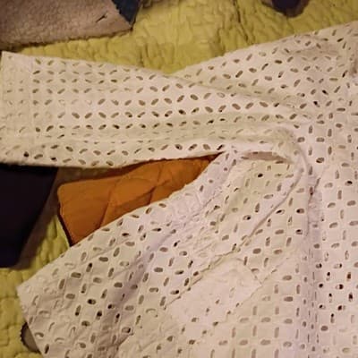 Ann Taylor LOFT Eyelet Zip Jacket White Collared Pockets Ruffle Geometric Sz 4 - Thumbnail 3