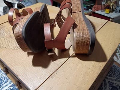 Sam Edelmon Wedged 3 Inch Ankle Strap Sandle With Gold Hardware - Thumbnail 3