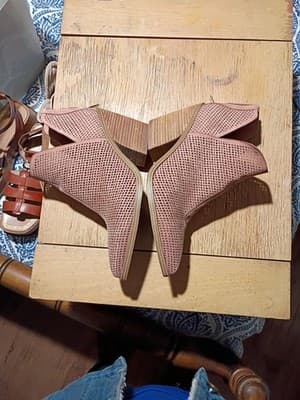 Vince Camuto Women's Light Pink Leather Ankle Boot With 4inch Heel - Thumbnail 2