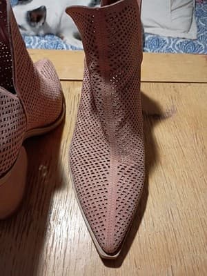 Vince Camuto Women's Light Pink Leather Ankle Boot With 4inch Heel - Thumbnail 4