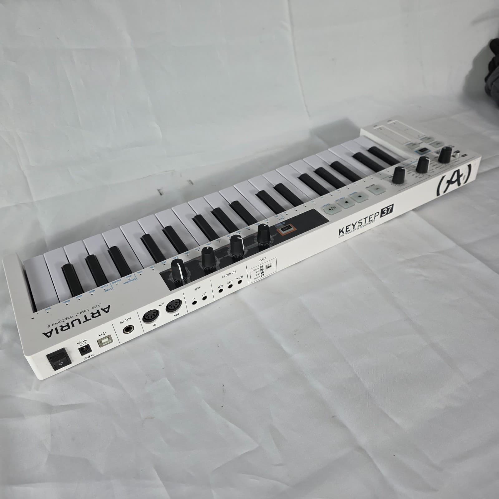 Arturia Keystep 37 USB/MIDI/CV Audio Recording Keyboard Controller & Sequencer - Thumbnail 10