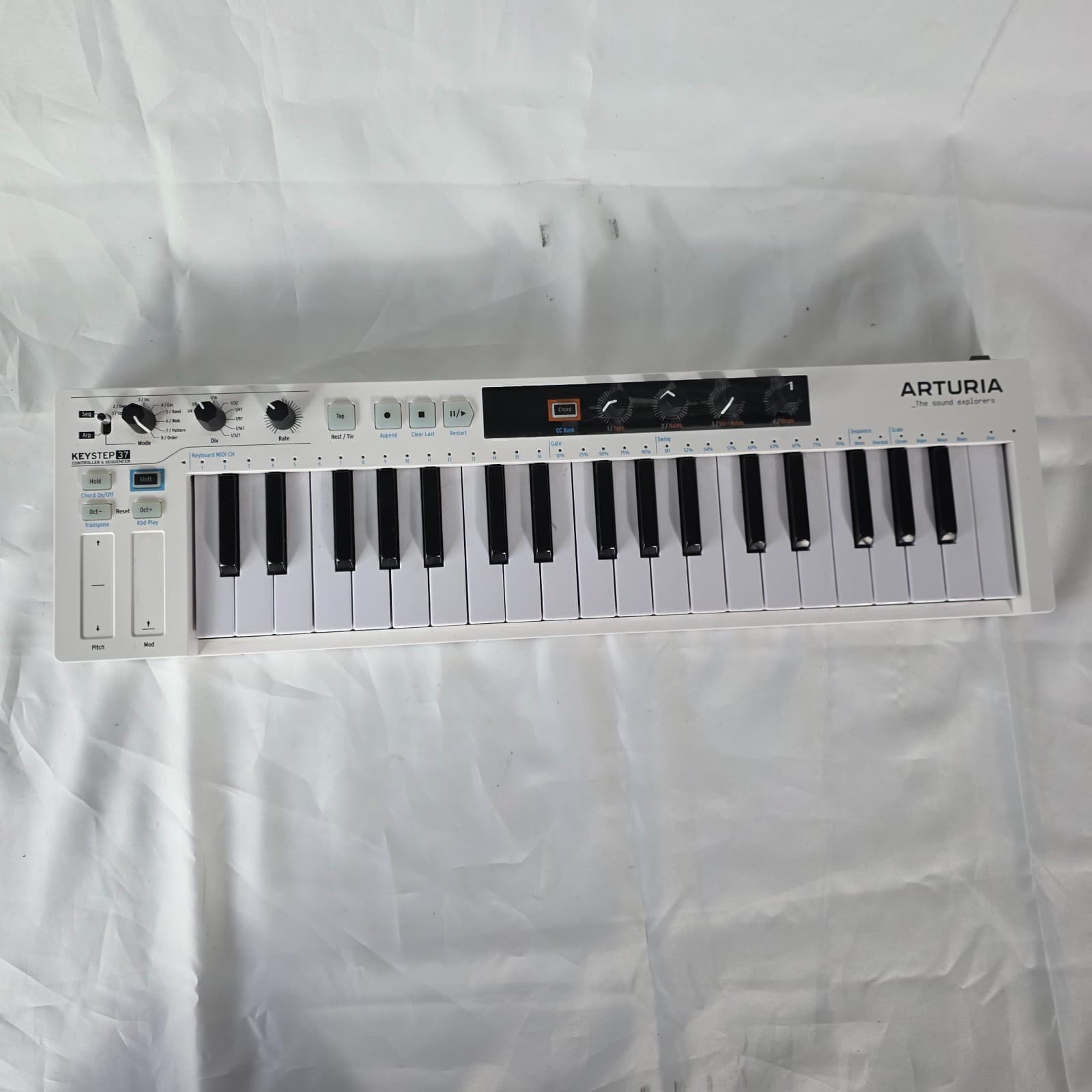Arturia Keystep 37 USB/MIDI/CV Audio Recording Keyboard Controller & Sequencer - Thumbnail 2