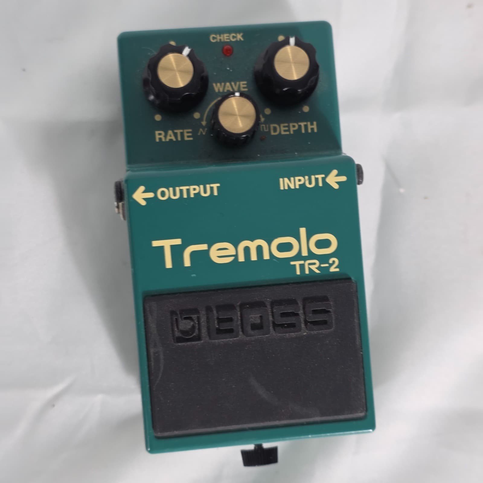 Boss TR-2 Green Black 9 Volts Analog Tremolo Guitar Effects Pedal - T1L2825 - Thumbnail 2