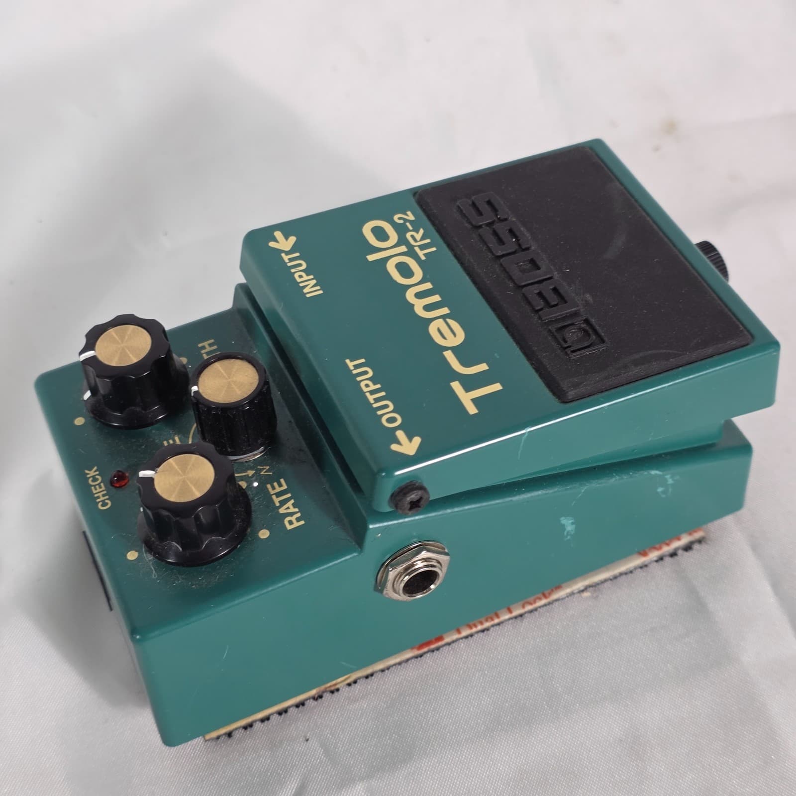 Boss TR-2 Green Black 9 Volts Analog Tremolo Guitar Effects Pedal - T1L2825 - Thumbnail 6