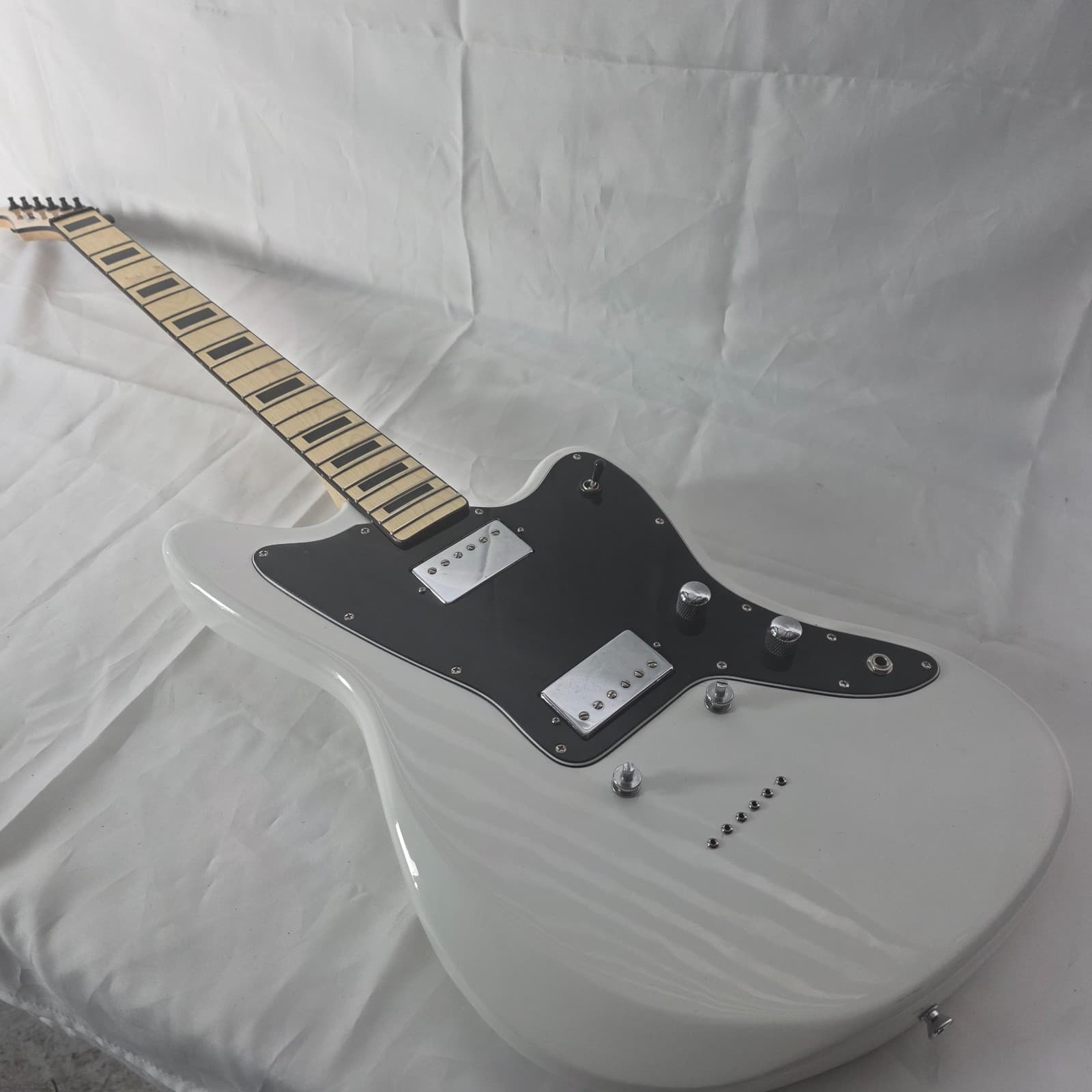 SubZero Rogue VI Baritone Electric Guitar Polar White HH Humbuckers 30" Scale - Thumbnail 13