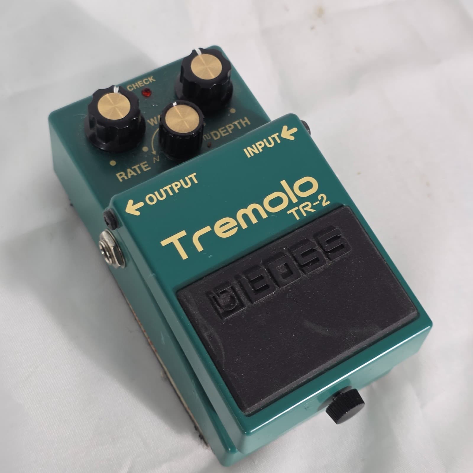 Boss TR-2 Green Black 9 Volts Analog Tremolo Guitar Effects Pedal - T1L2825 - Image 1