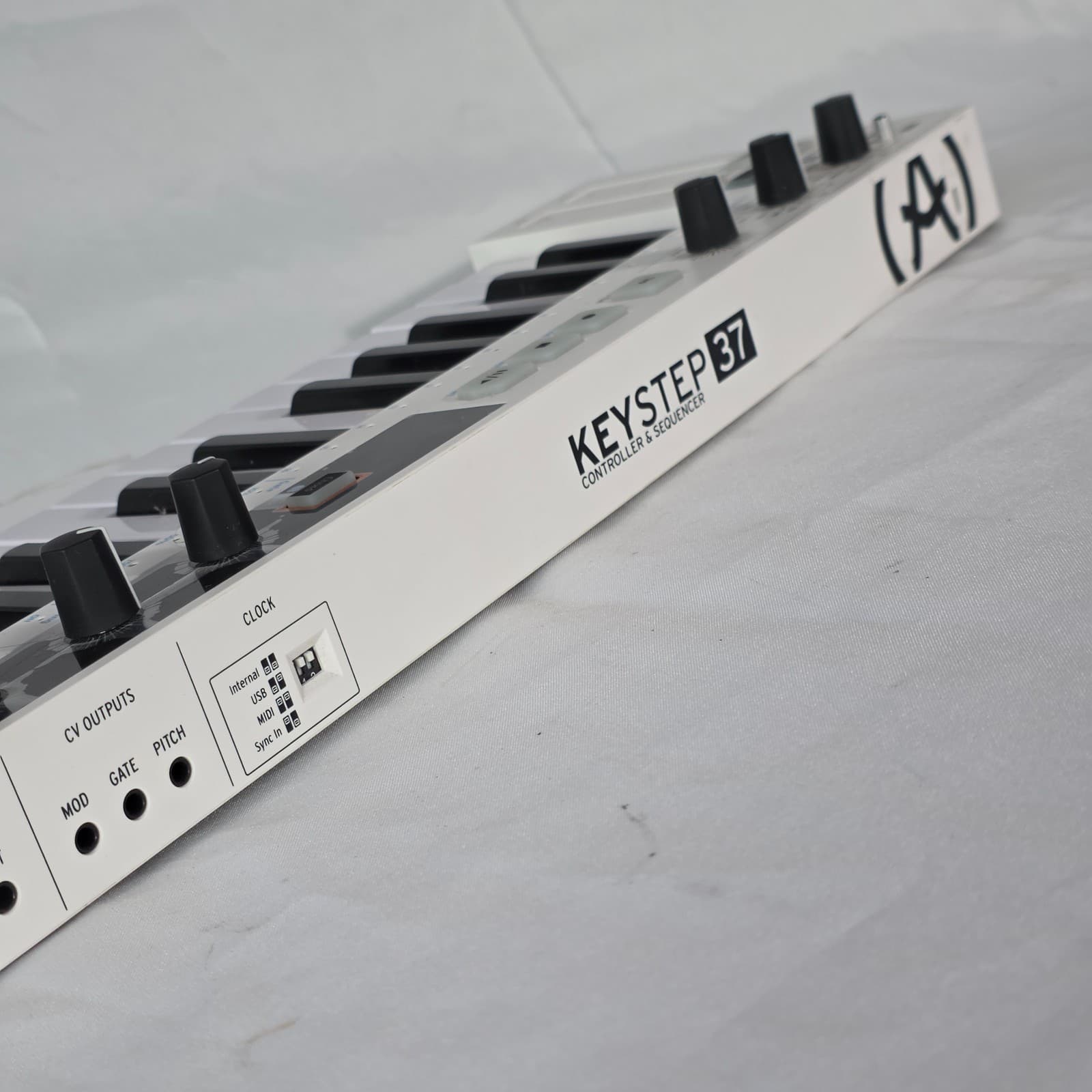 Arturia Keystep 37 USB/MIDI/CV Audio Recording Keyboard Controller & Sequencer - Thumbnail 13