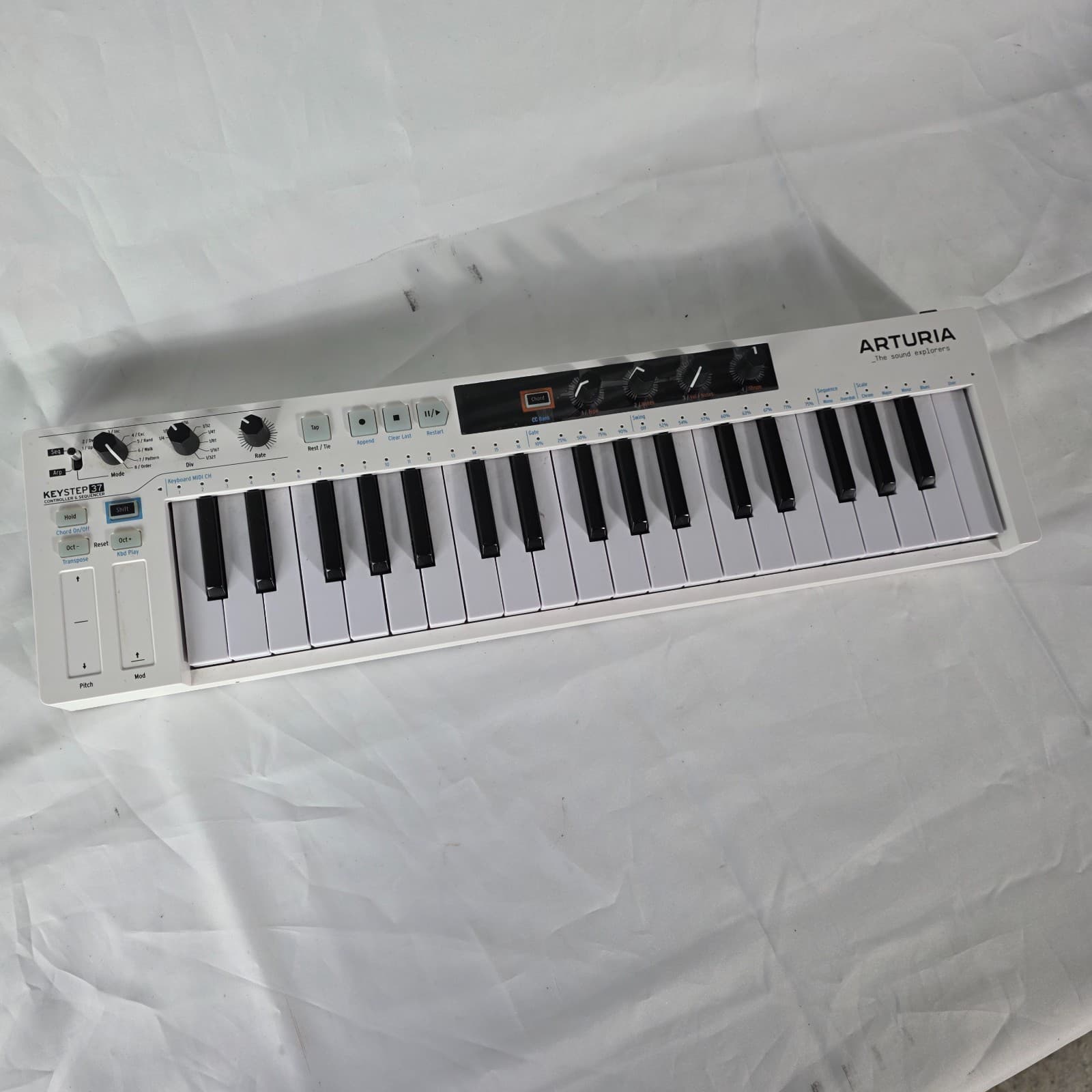 Arturia Keystep 37 USB/MIDI/CV Audio Recording Keyboard Controller & Sequencer - Thumbnail 9