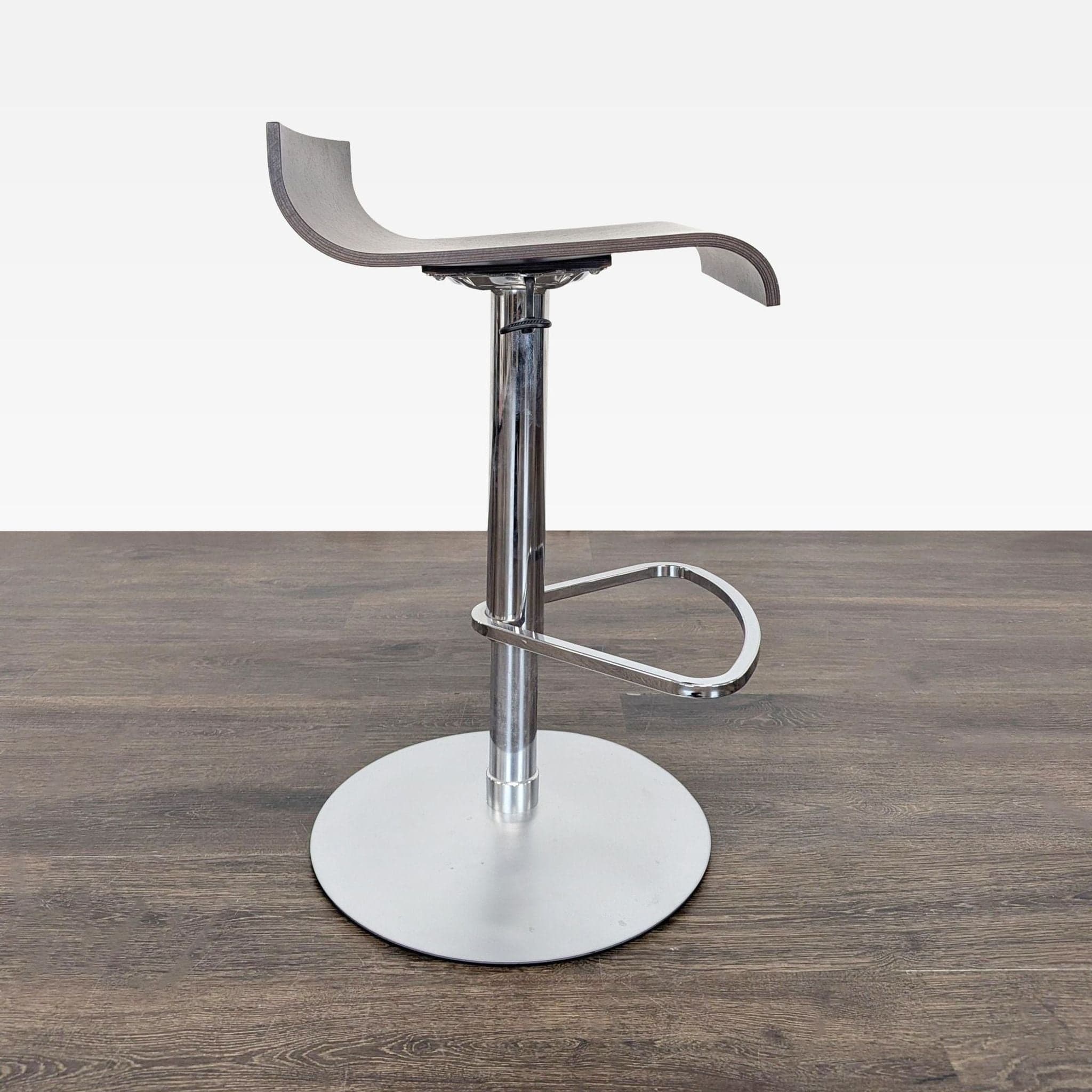Pair of Ligne Roset Pam Bar Stools - Thumbnail 2