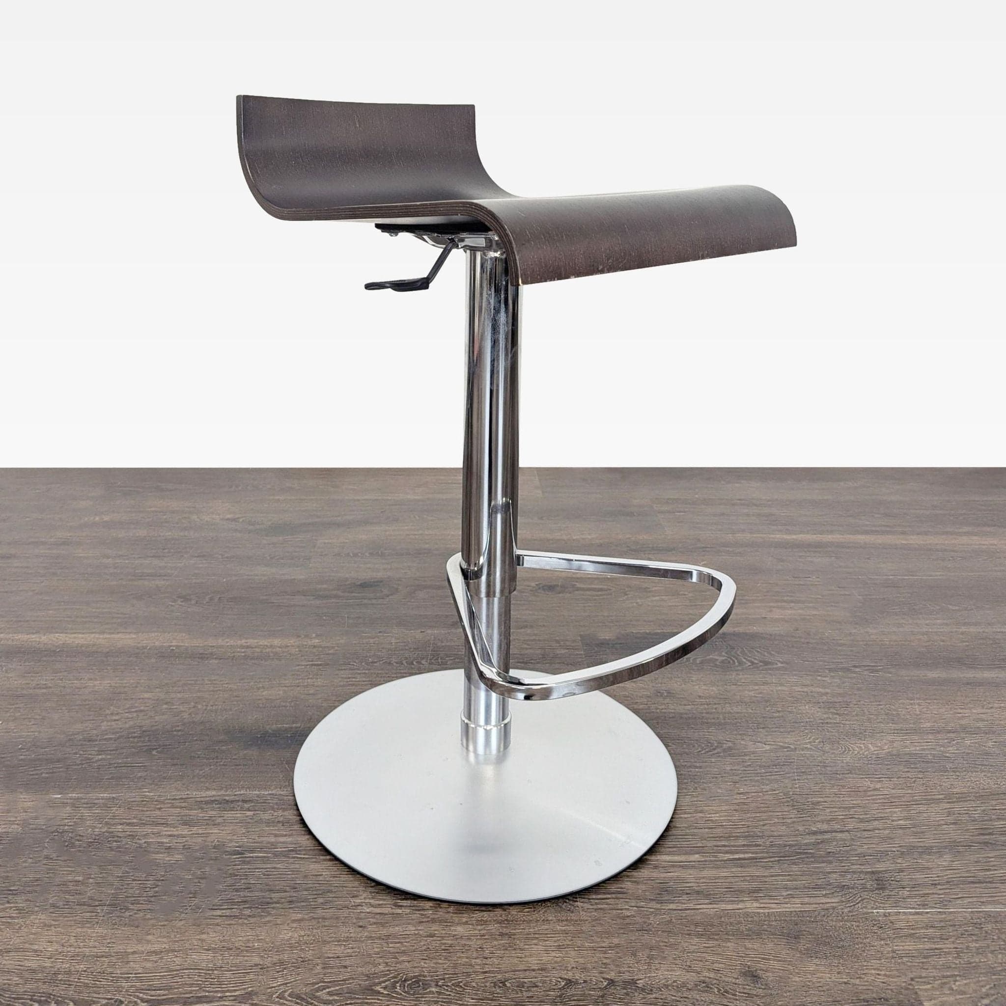 Pair of Ligne Roset Pam Bar Stools - Thumbnail 10
