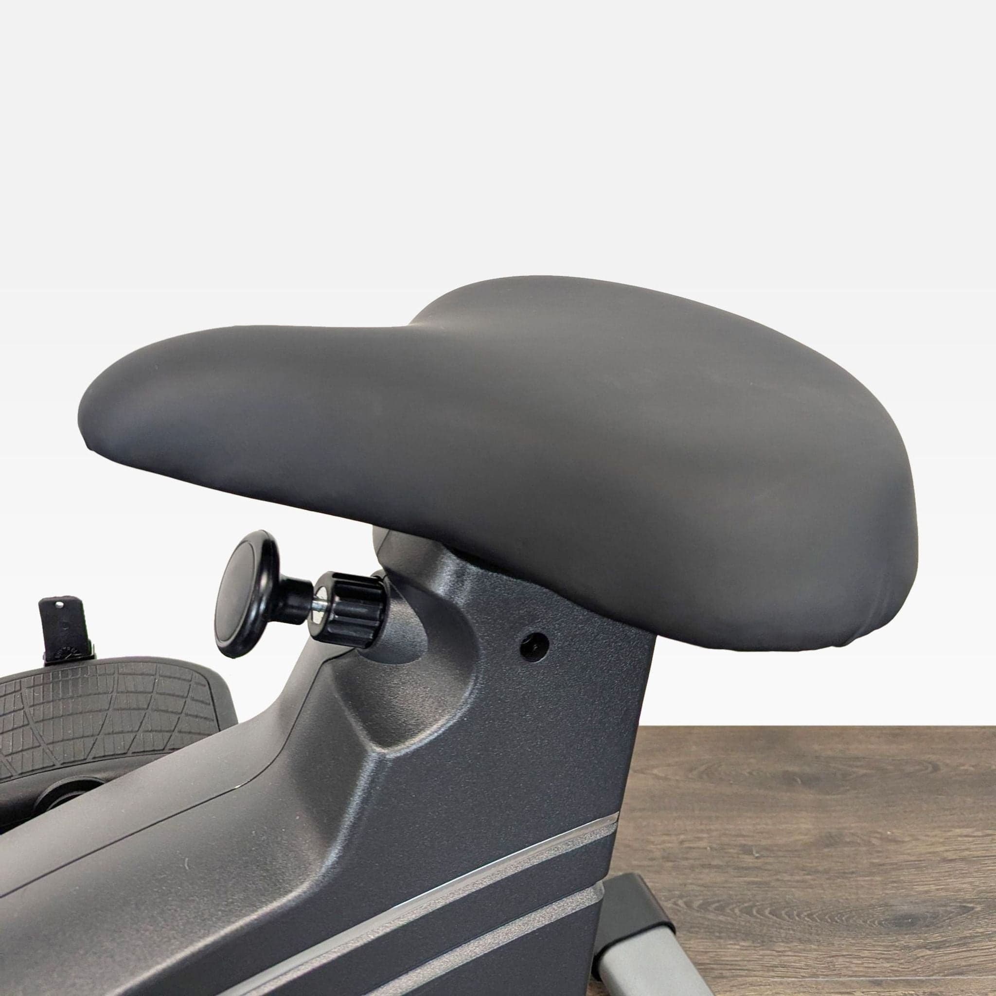 TRUE CS200 Commercial Upright Bike – Comfortable & Durable Gym Equipment - Thumbnail 6