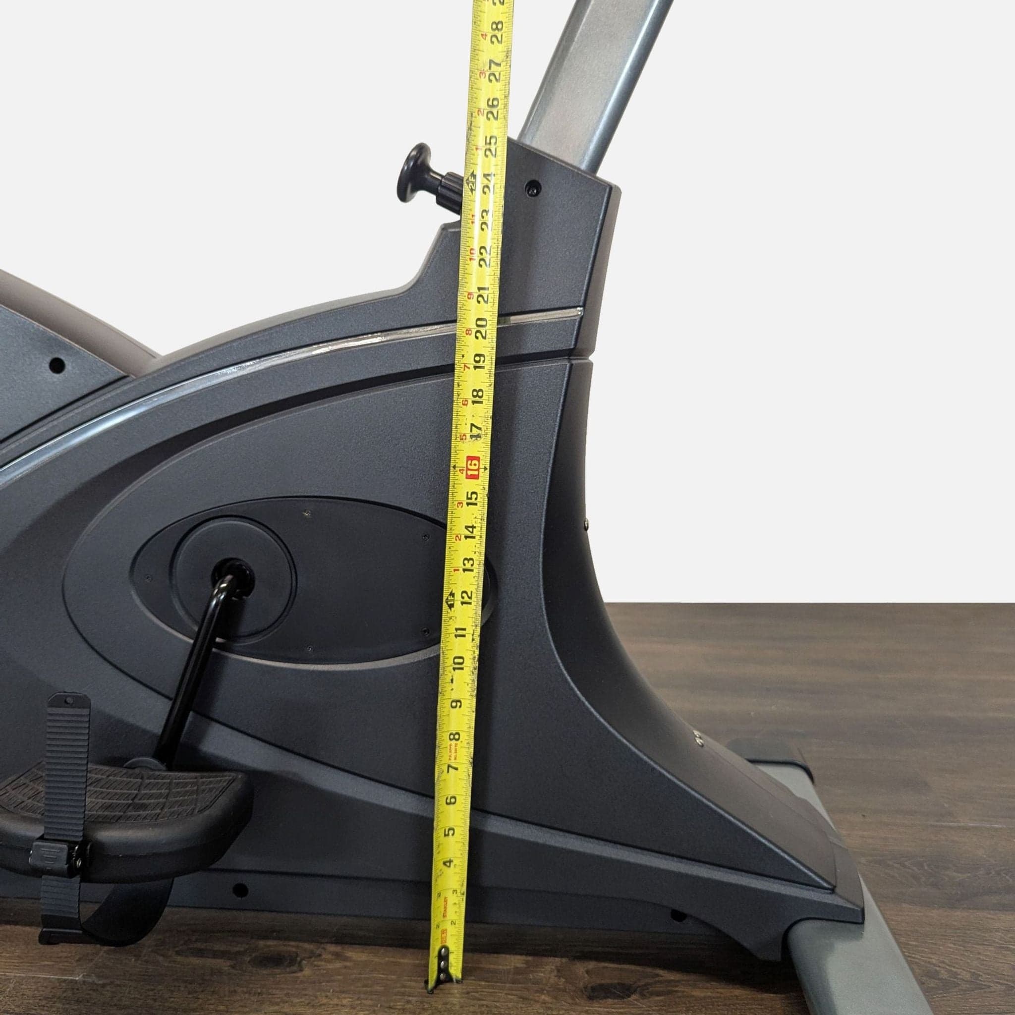 TRUE CS200 Commercial Upright Bike – Comfortable & Durable Gym Equipment - Thumbnail 8