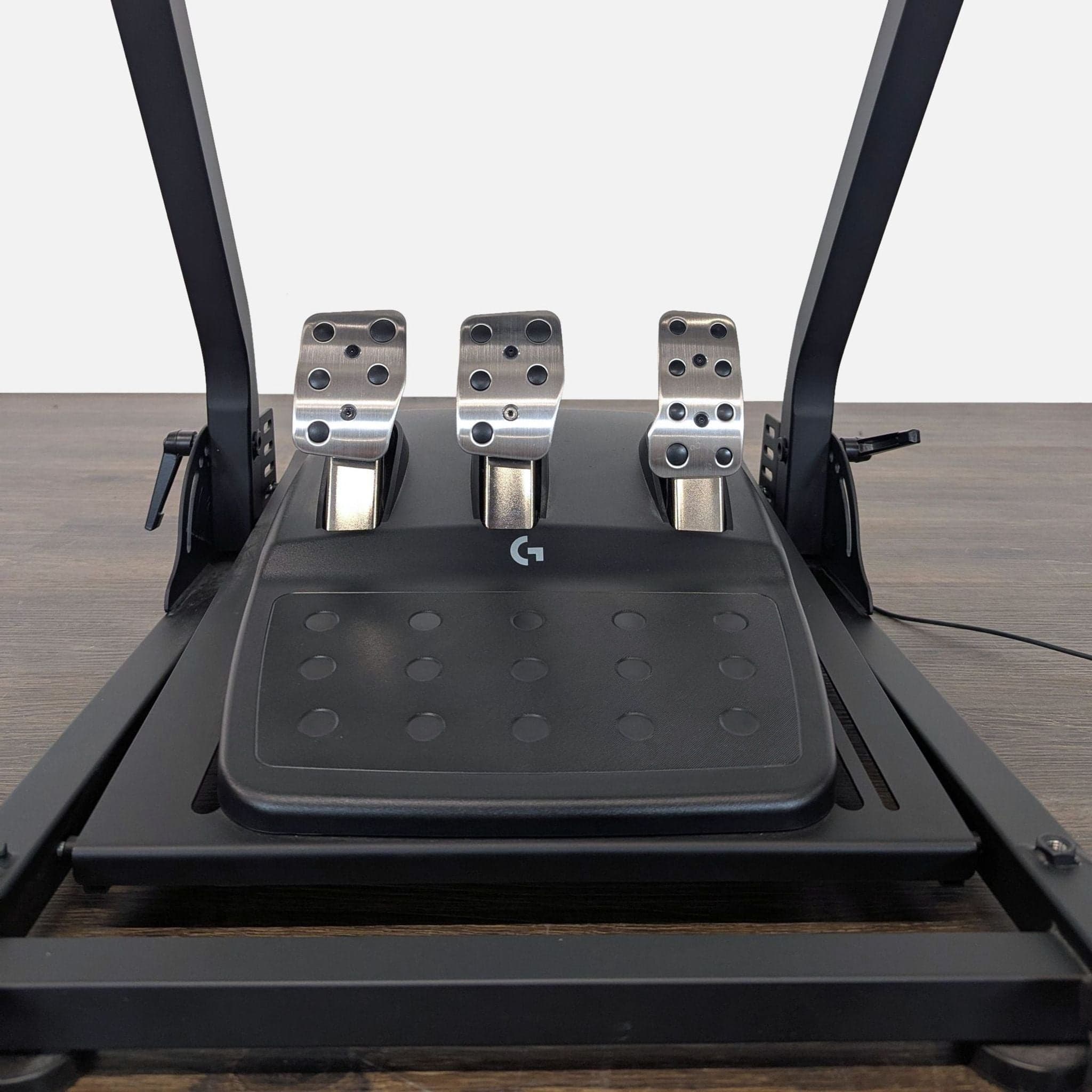 Logitech G923 Gaming Steering Wheel (PS5 Compatible) - Thumbnail 4