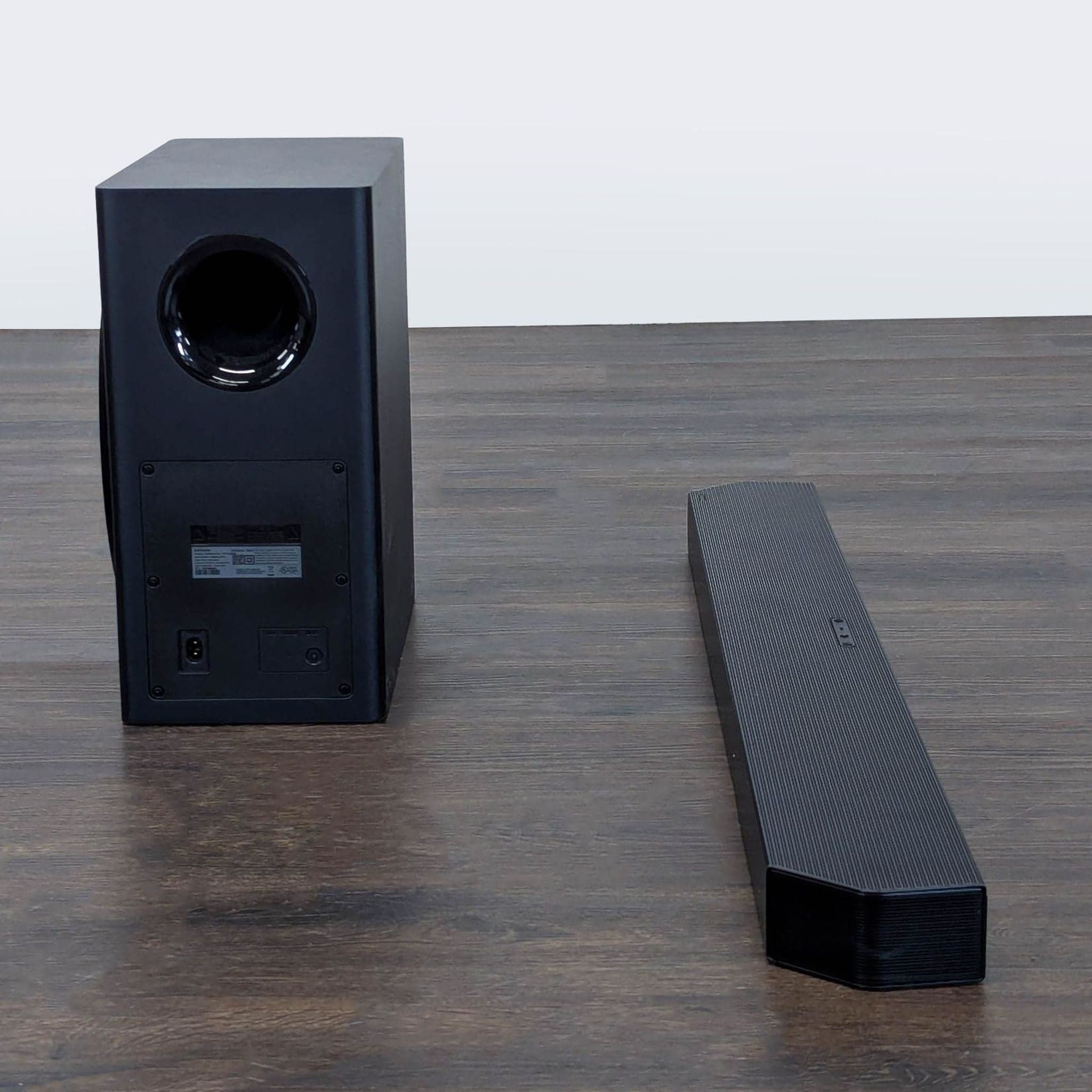 Samsung Soundbar with Wireless Subwoofer - Audio Equipment - Thumbnail 5