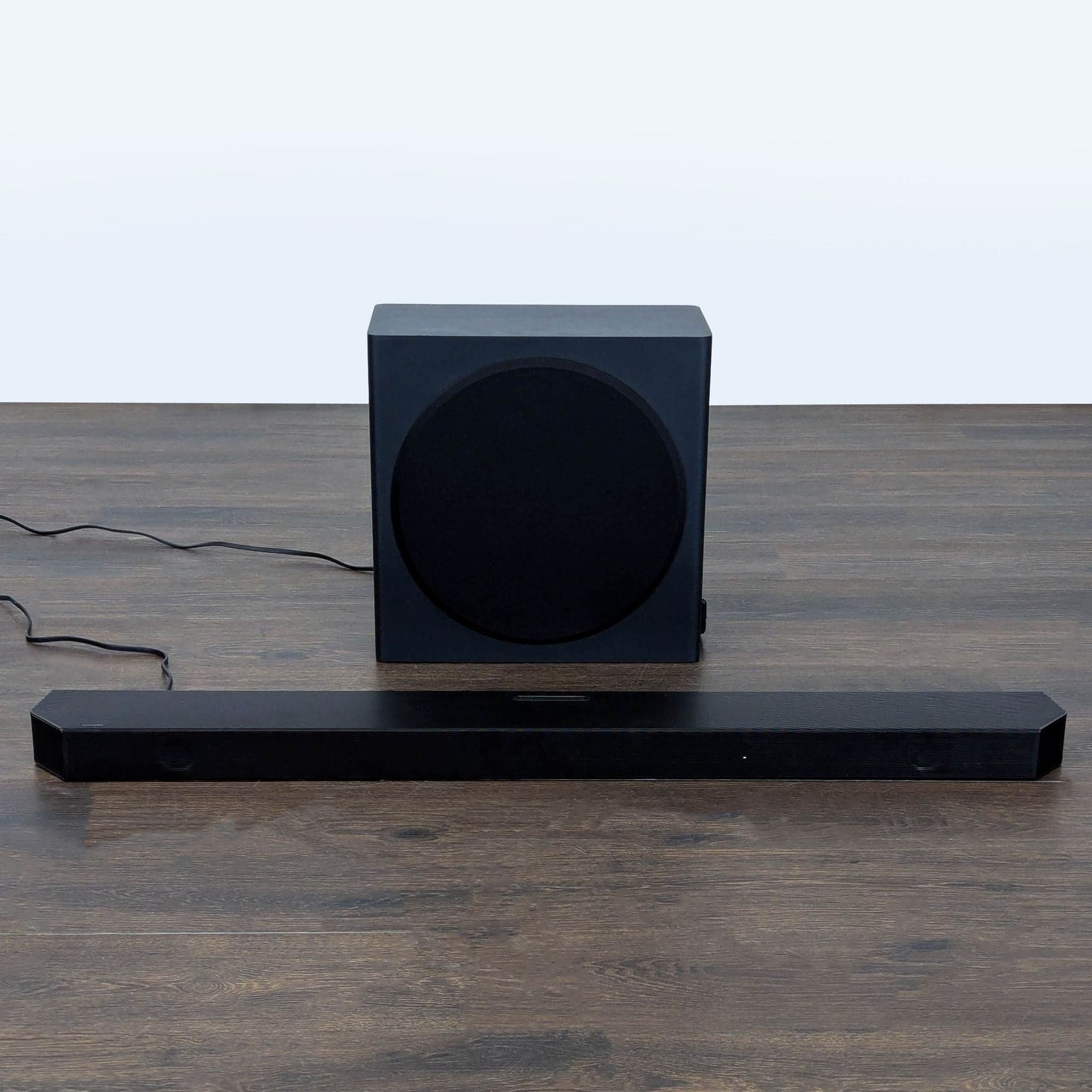 Samsung Soundbar with Wireless Subwoofer - Audio Equipment - Image 1