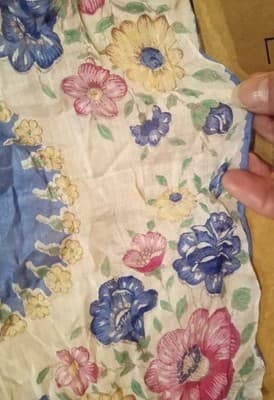 Vtg 1950s Floral Handkerchief Scalloped Swag Edge Pink Blue Yellow Medallion 13" - Thumbnail 4