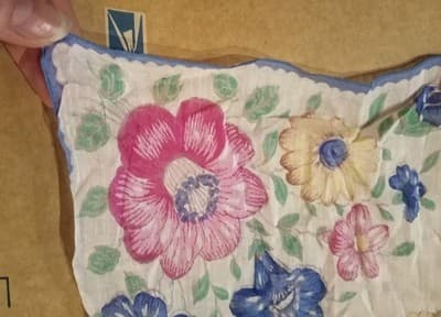Vtg 1950s Floral Handkerchief Scalloped Swag Edge Pink Blue Yellow Medallion 13" - Thumbnail 2