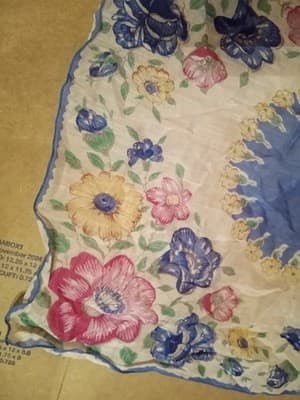 Vtg 1950s Floral Handkerchief Scalloped Swag Edge Pink Blue Yellow Medallion 13" - Thumbnail 5
