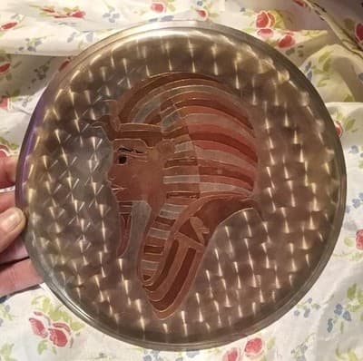 Vintage Egyptian King Tut Wall Decor Plate – Hand Etched Brass & Copper – 8" - Image 1