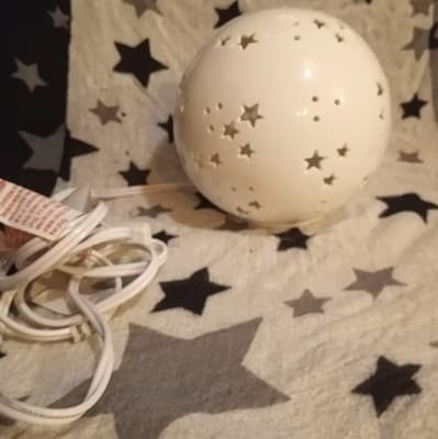 Pillowfort Starry Globe Nightlight - White Ceramic - Stars - Excellent Condition - Thumbnail 2