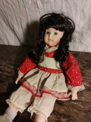 Vintage 1990 Heritage Mint "Stephanie" Porcelain 14" Happy Memories Collection - Thumbnail 2