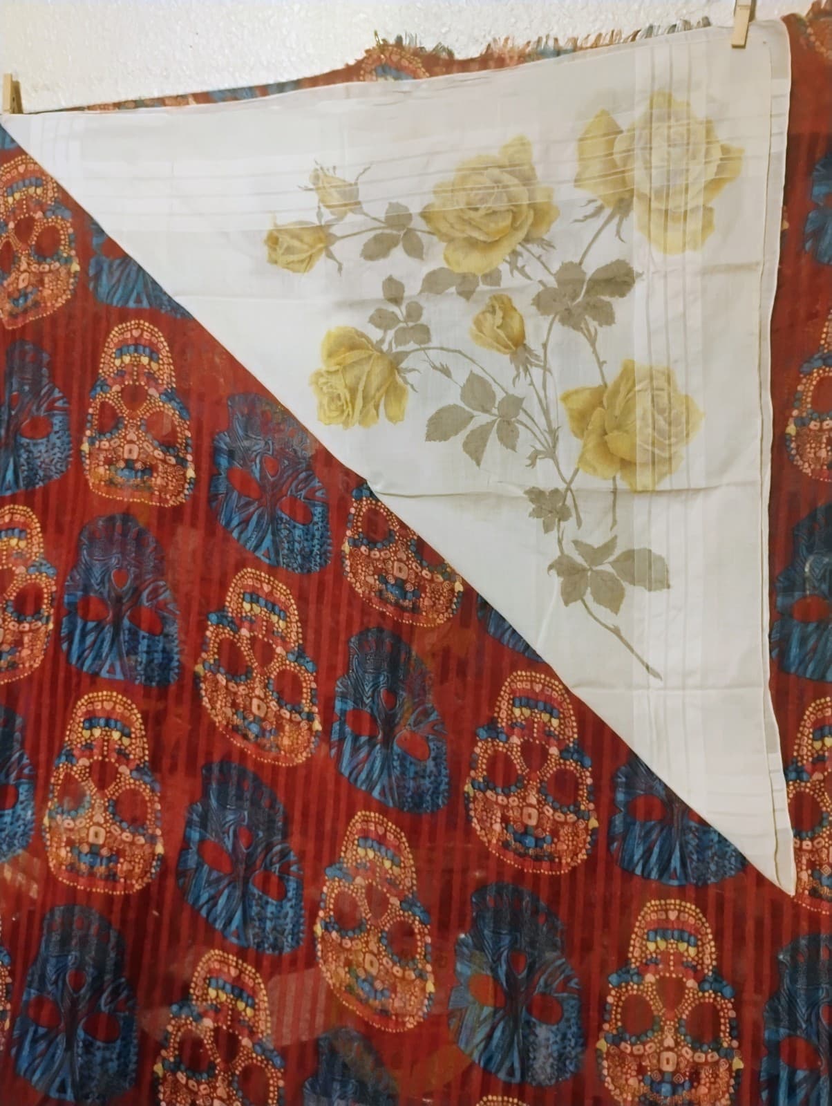 2 Beautiful LG Vintage Yellow Rose Print Handkerchiefs - Thumbnail 2