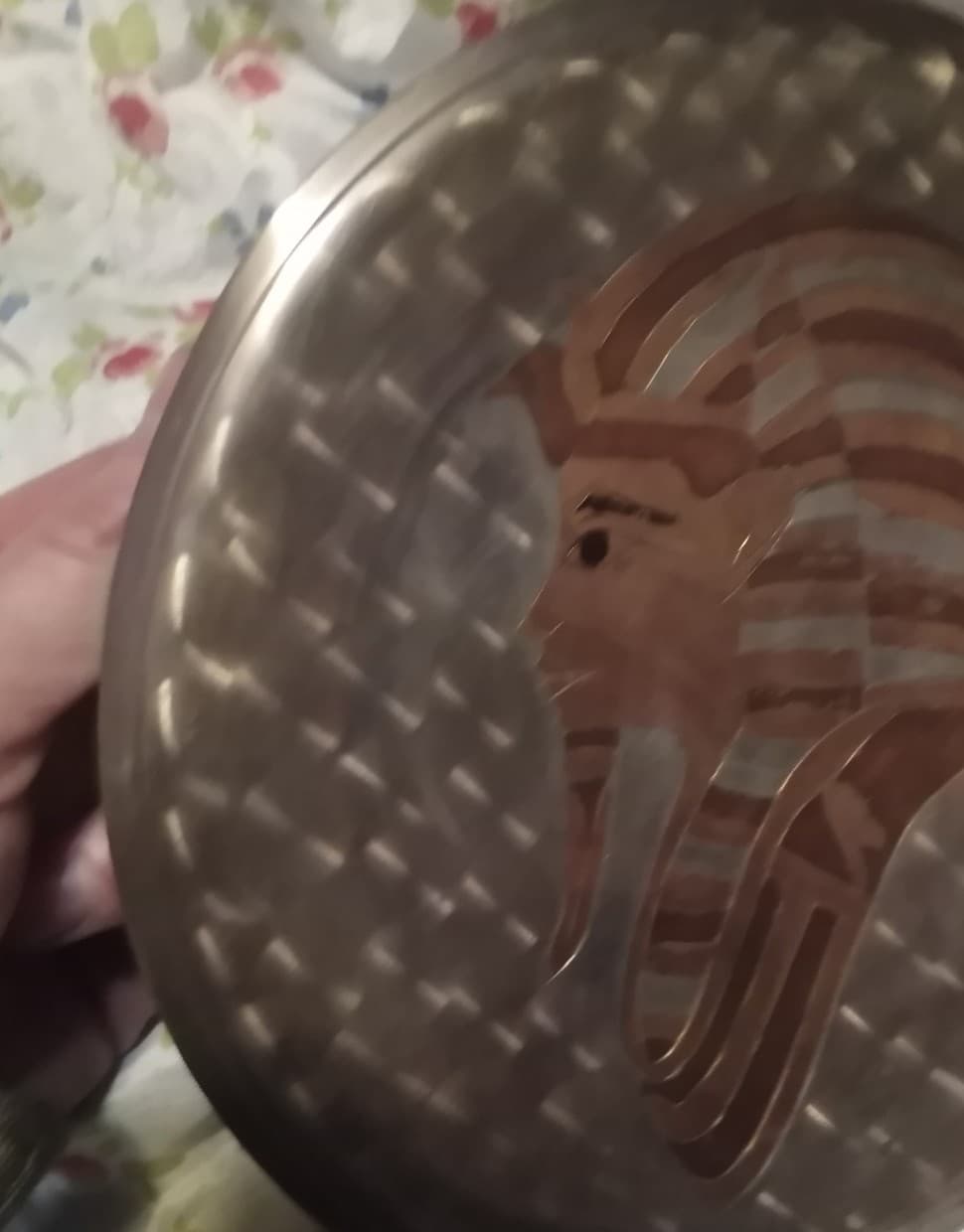 Vintage Egyptian King Tut Wall Decor Plate – Hand Etched Brass & Copper – 8" - Thumbnail 5