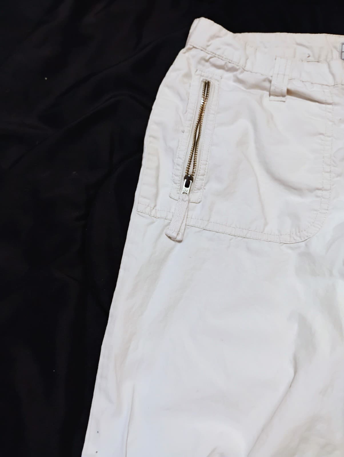 Old Navy women's size 4 cargo capris - Thumbnail 4