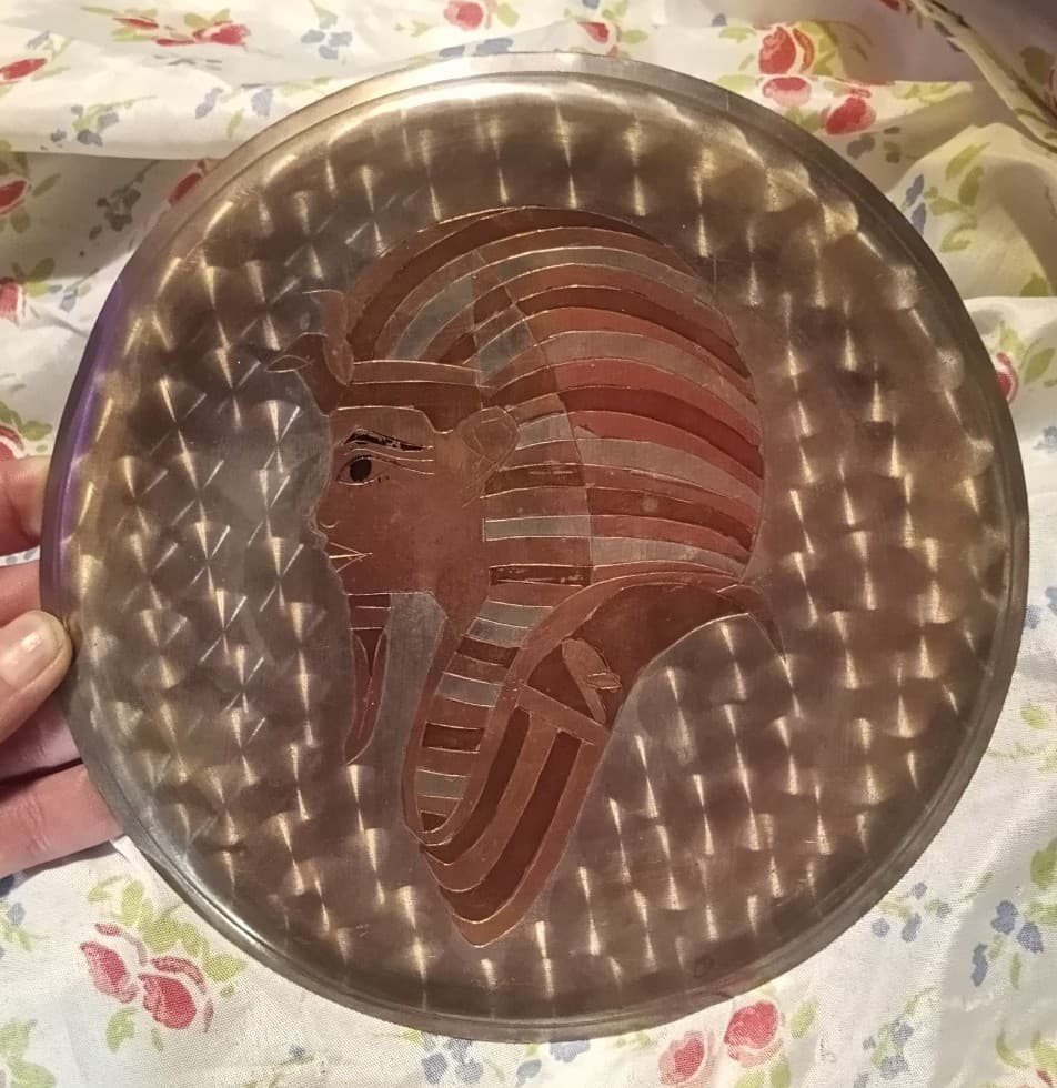 Vintage Egyptian King Tut Wall Decor Plate – Hand Etched Brass & Copper – 8" - Image 1