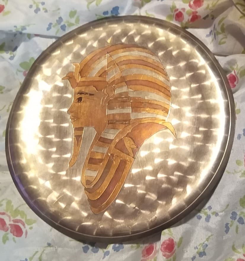 Vintage Egyptian King Tut Wall Decor Plate – Hand Etched Brass & Copper – 8" - Thumbnail 2