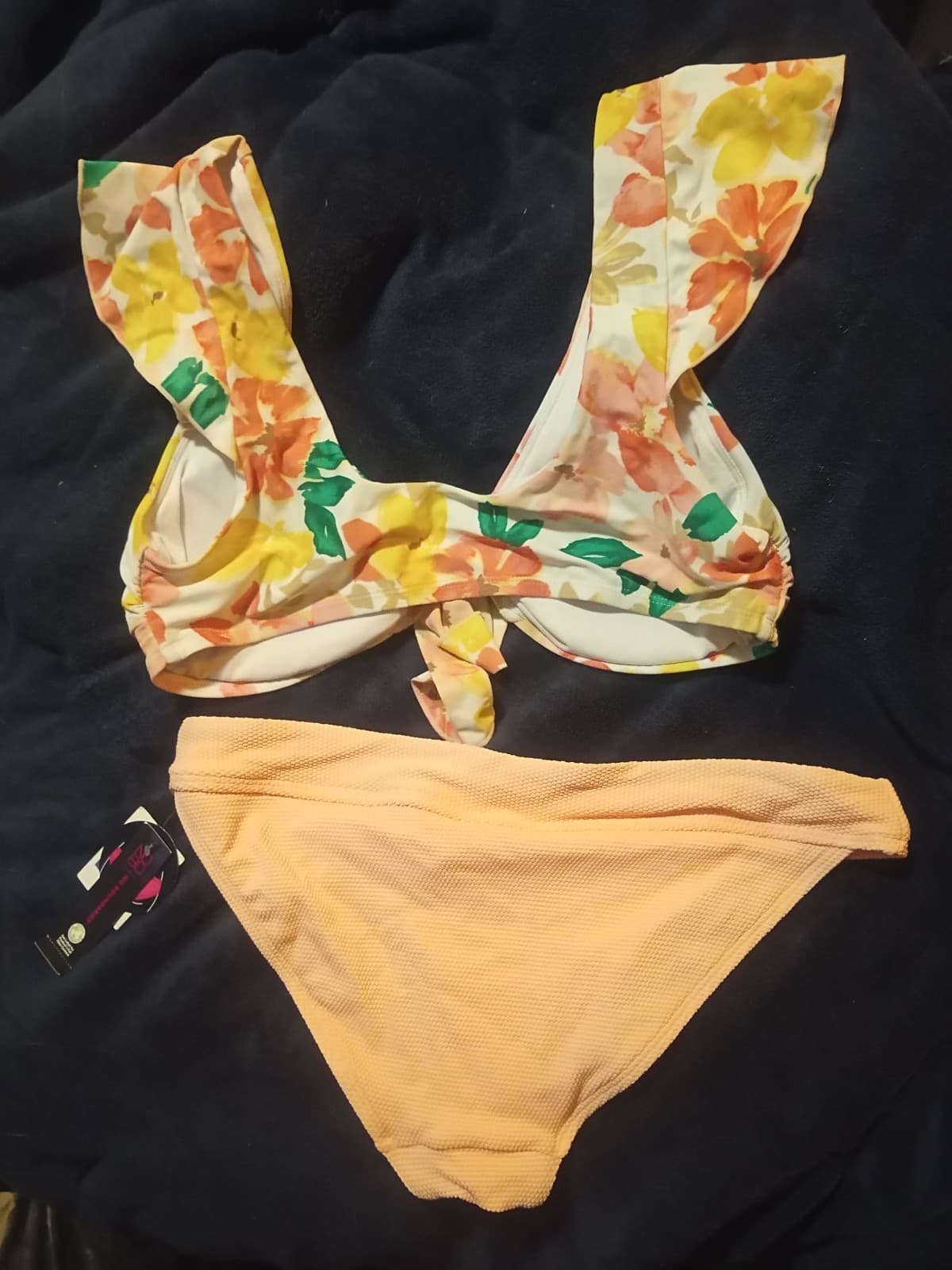 Time & Tru Floral Top (M) & No Boundaries Textured Bottoms (LG) Set - Thumbnail 2