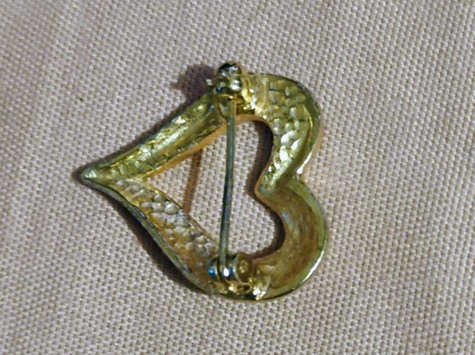 Heart Shaped pin/lapel - Thumbnail 2