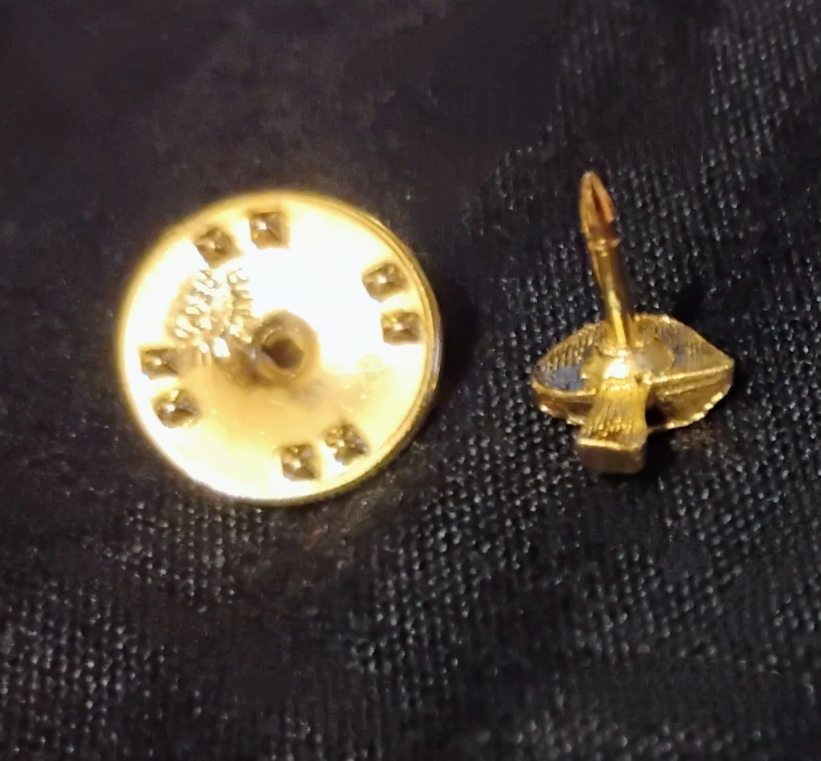 Vintage gold plated mushroom pin/lapel - Thumbnail 4