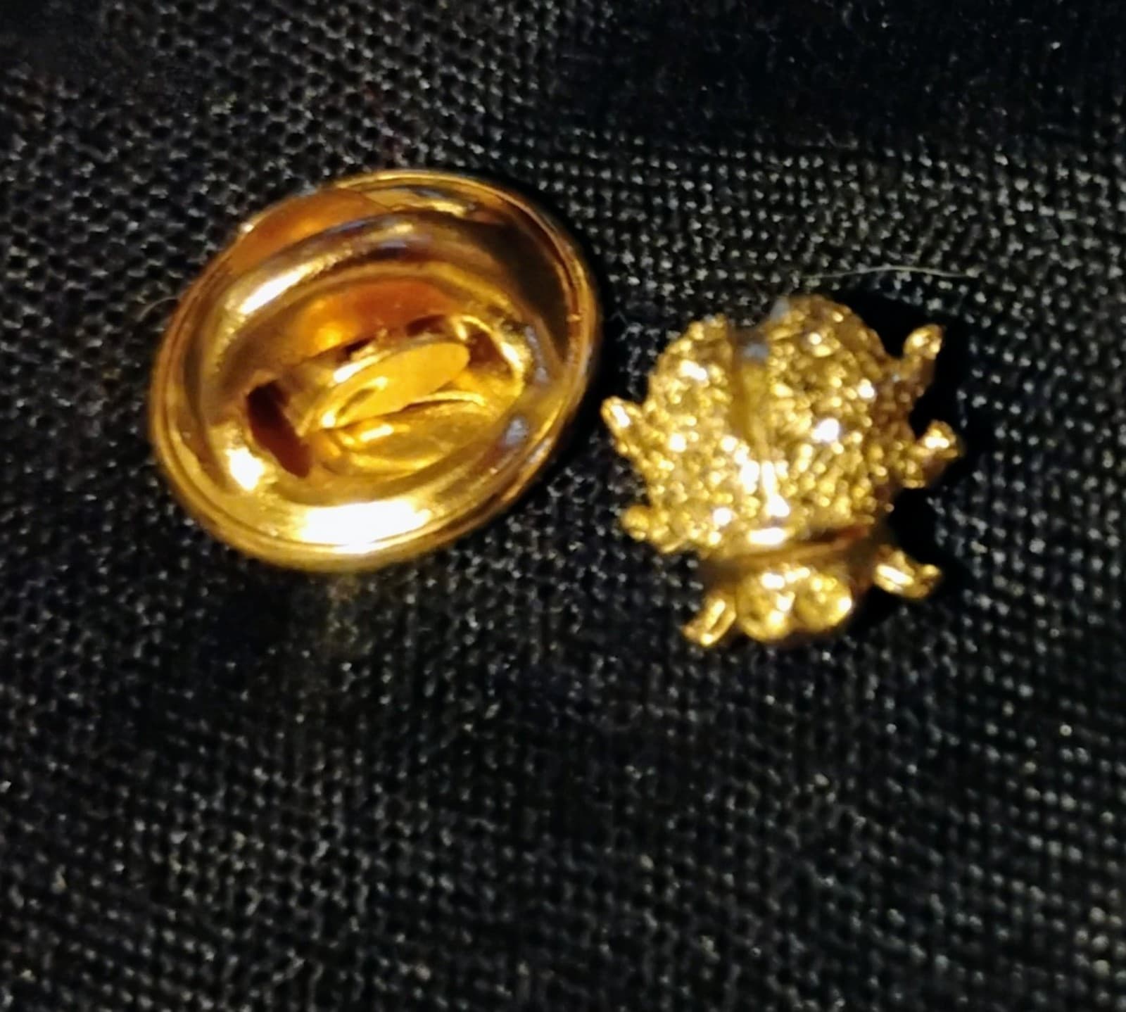 Vintage gold plated ladybug pin/lapel