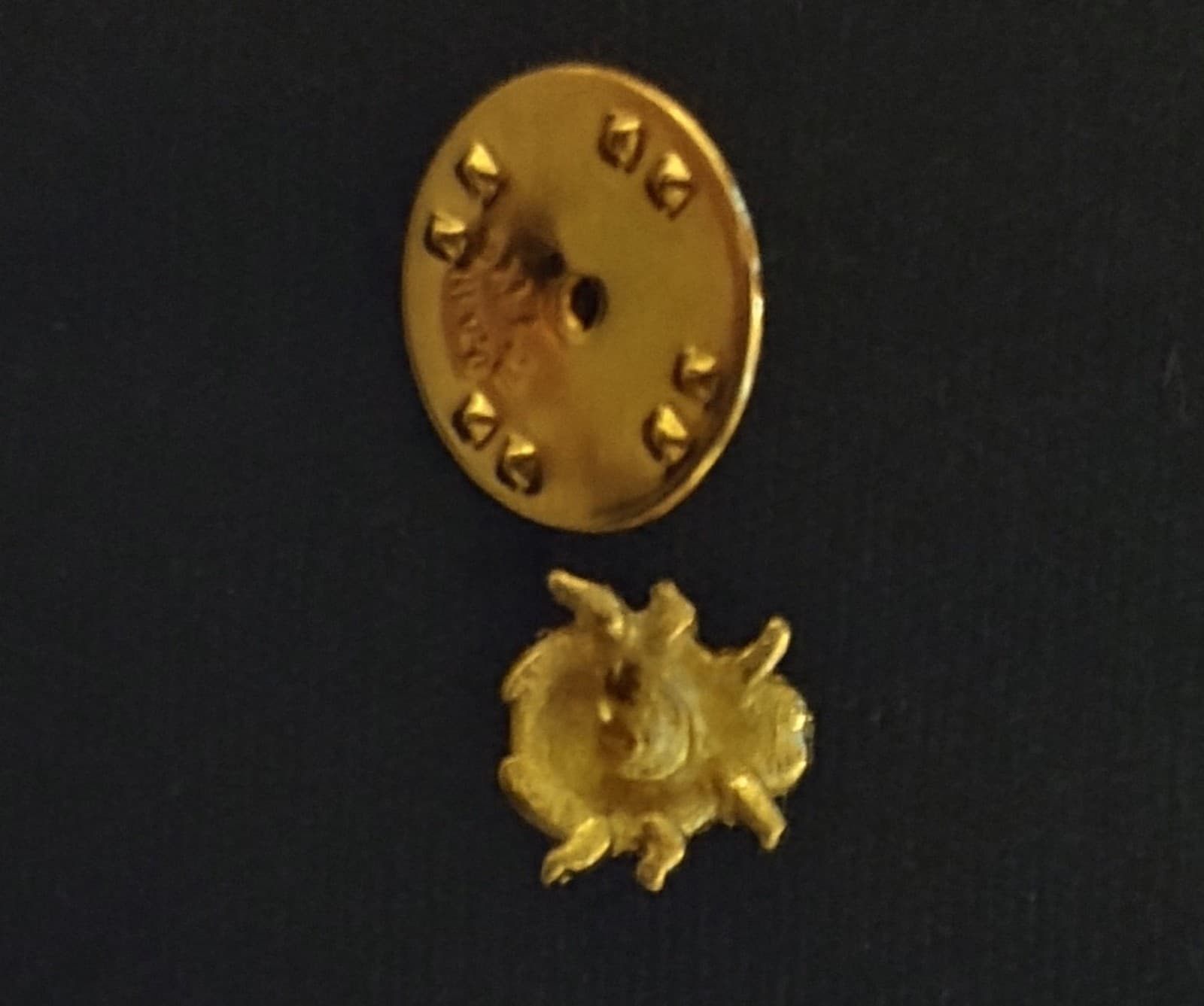 Vintage gold plated ladybug pin/lapel - Thumbnail 3